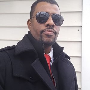 Meet your Posher, Yves a.